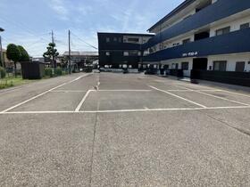 16/16 駐車場