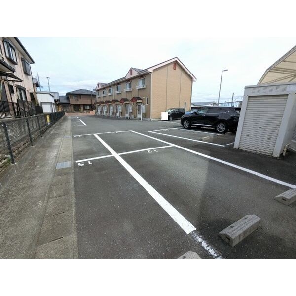 15/15 駐車場