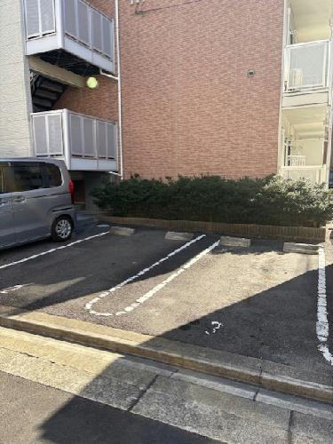 14/14 駐車場