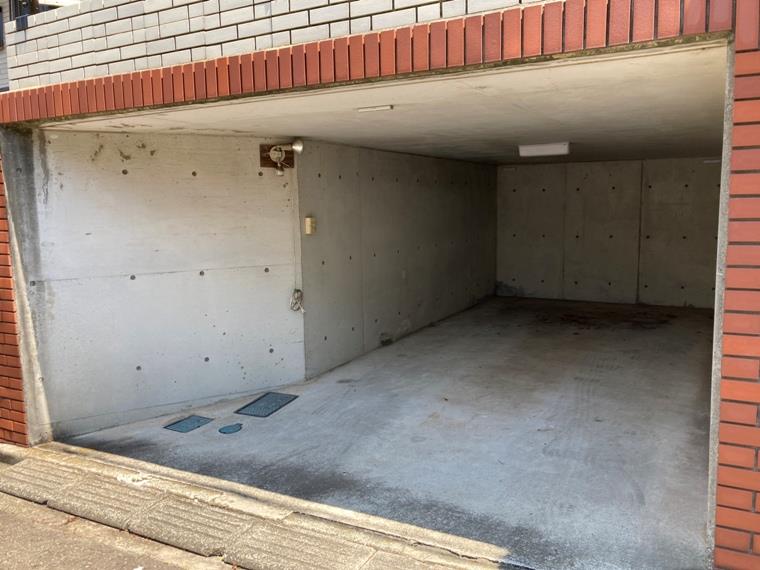 3/3 駐車場