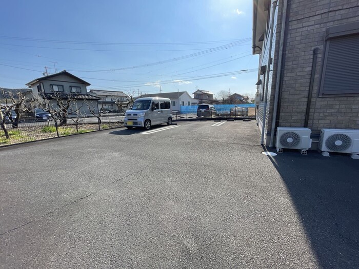 13/14 駐車場