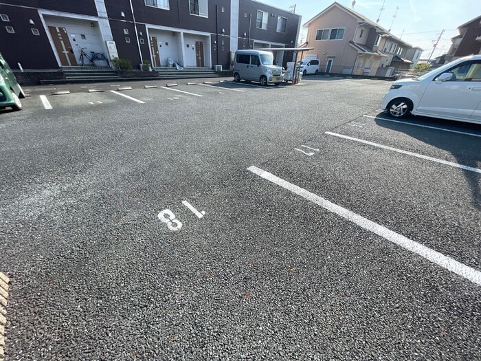 13/14 駐車場