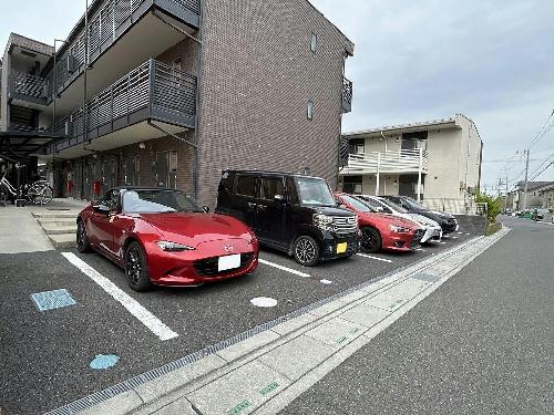 13/17 駐車場