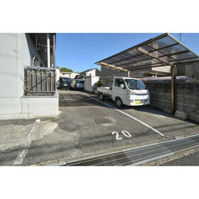 16/16 駐車場