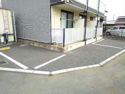 14/14 駐車場