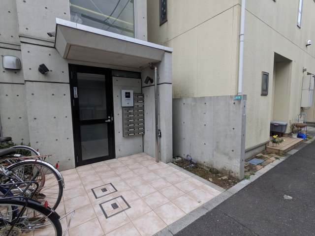 14/14 エントランス