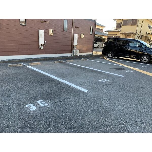 16/16 駐車場