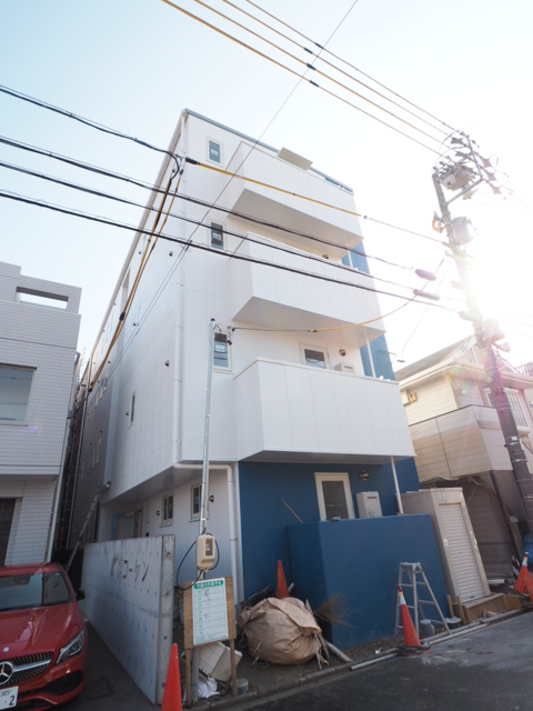 22/27 エントランス