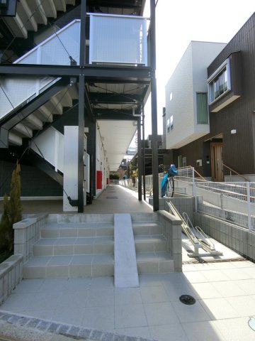 2/2 エントランス