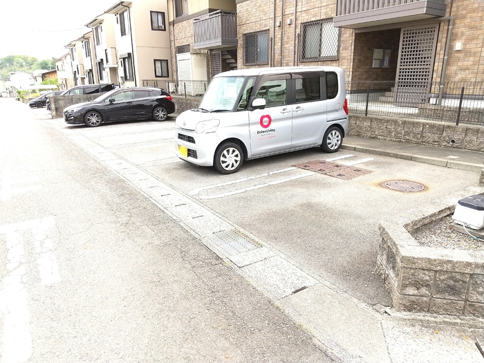 16/16 駐車場