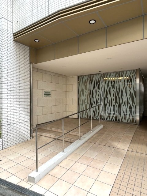 22/23 エントランス