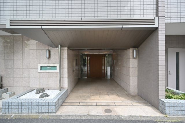 2/2 エントランス