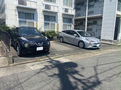13/14 駐車場
