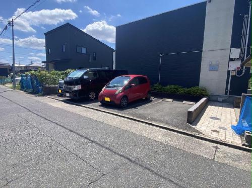13/13 駐車場