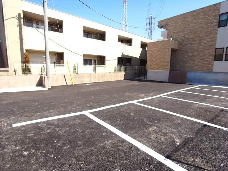 18/18 駐車場
