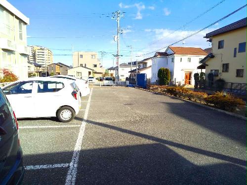 13/14 駐車場