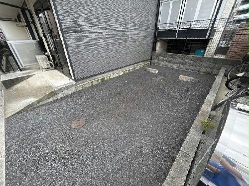 13/13 駐車場