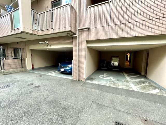 22/30 駐車場