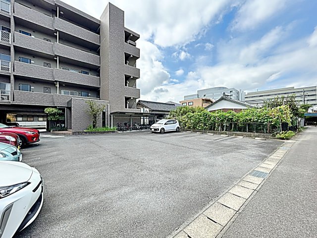 22/22 駐車場