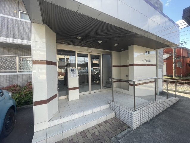 17/17 エントランス