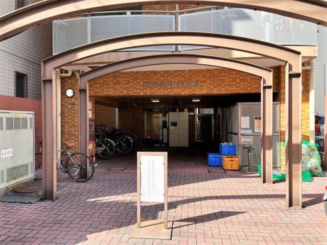 18/24 エントランス