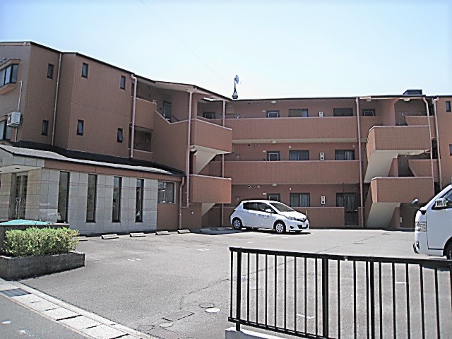 18/28 駐車場