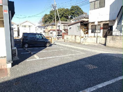 14/14 駐車場