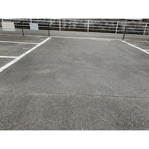 15/15 駐車場