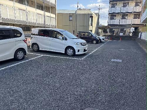 14/14 駐車場