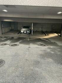 16/16 駐車場
