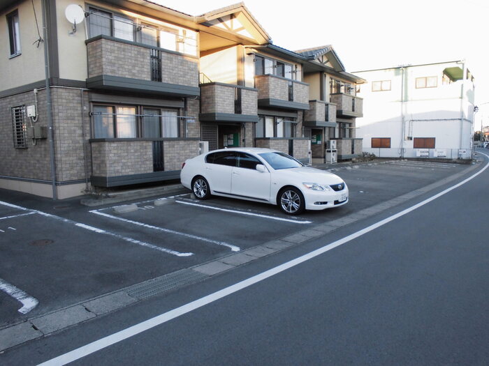 18/23 駐車場