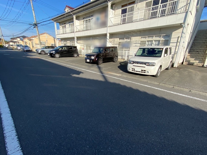 18/28 駐車場