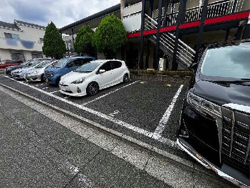 13/14 駐車場