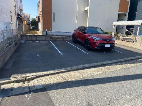 13/14 駐車場