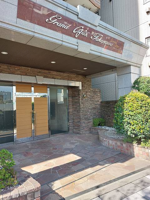 27/30 エントランス