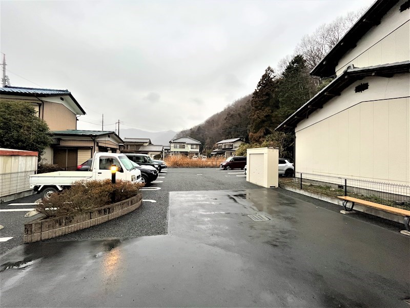 23/27 駐車場