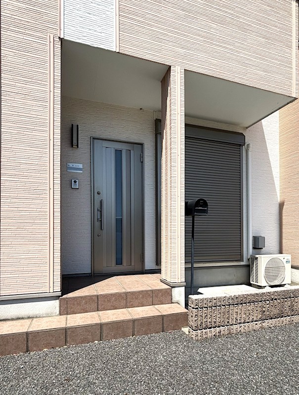 26/27 エントランス
