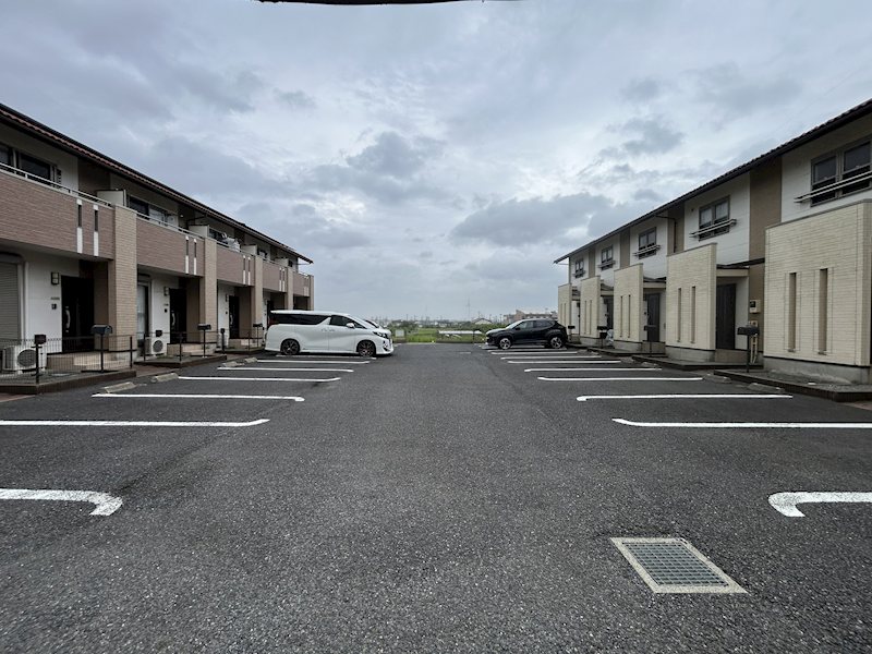 28/28 駐車場