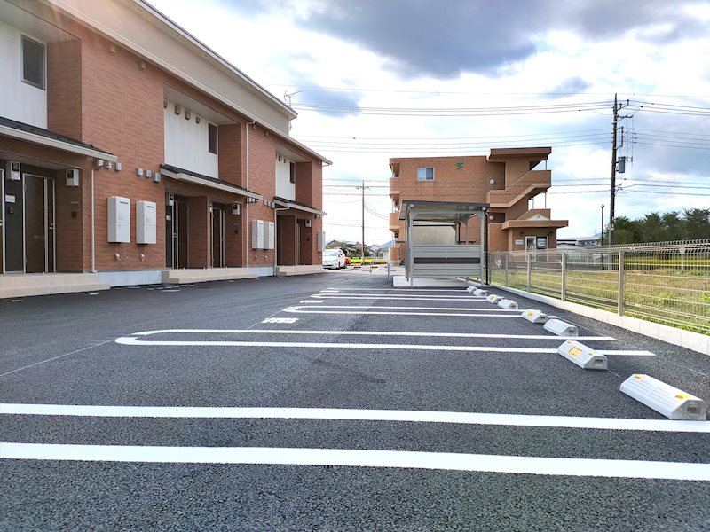 15/15 駐車場