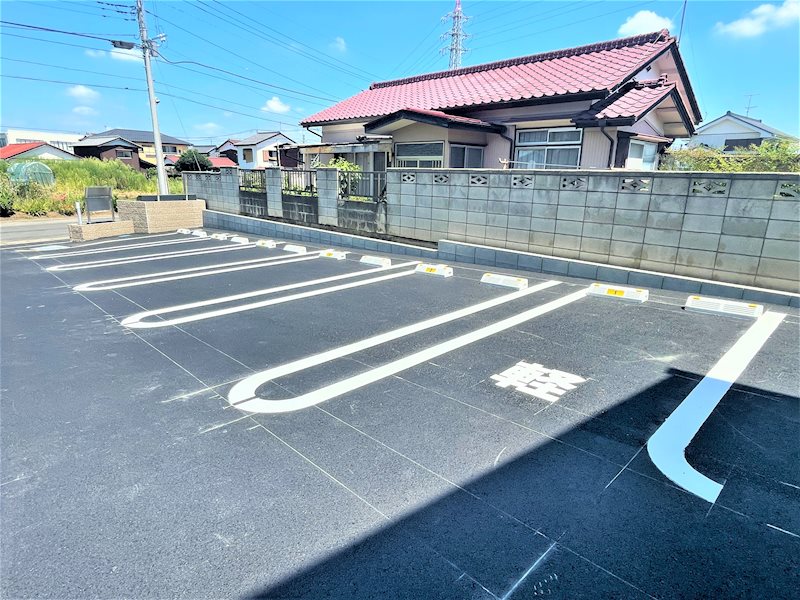 17/17 駐車場
