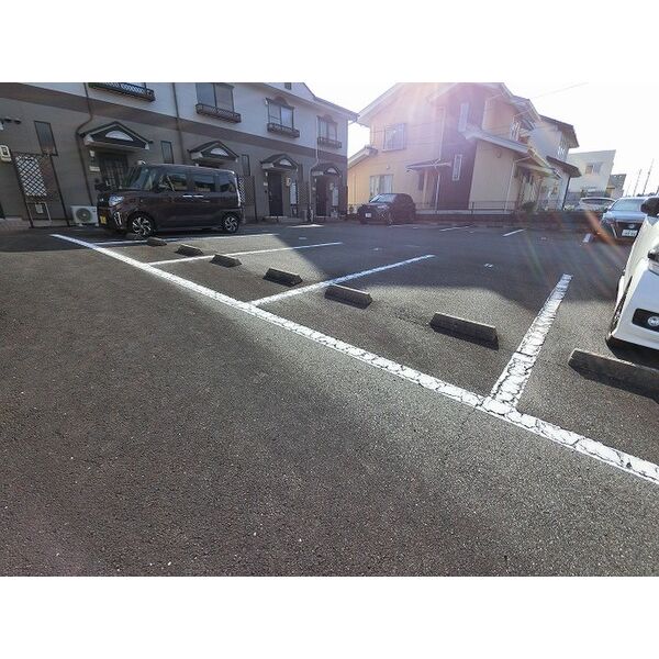 16/16 駐車場