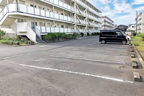 16/16 駐車場
