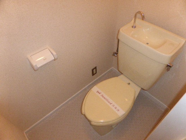 18/23 トイレ