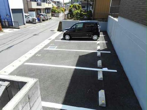 13/13 駐車場
