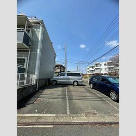 14/14 駐車場