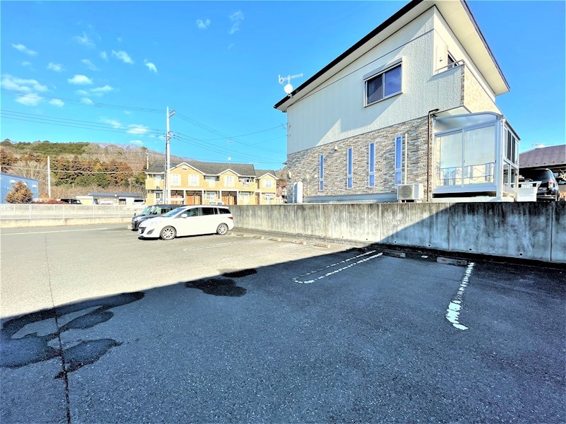 27/27 駐車場
