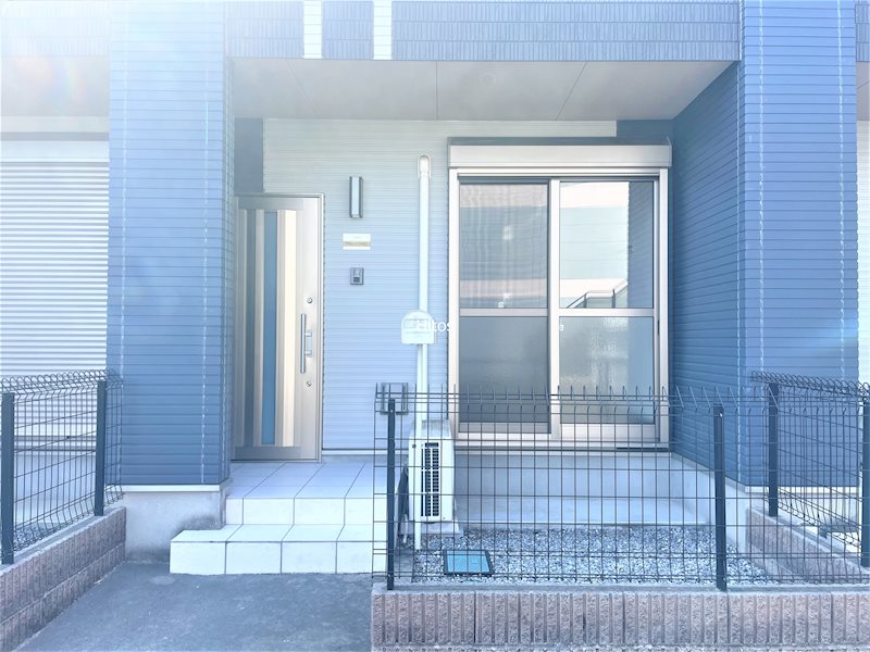 24/25 エントランス