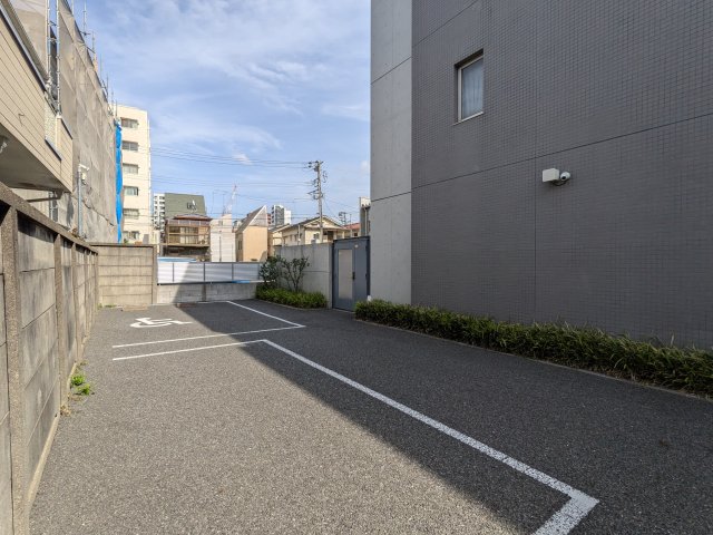 22/27 駐車場