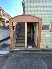 16/16 エントランス