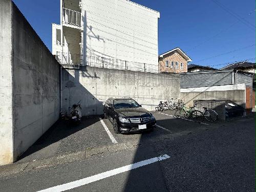 14/14 駐車場